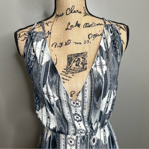 Lulu’s Mystical moment grey printed maxi dress size medium cocktail party - Picture 2 of 3